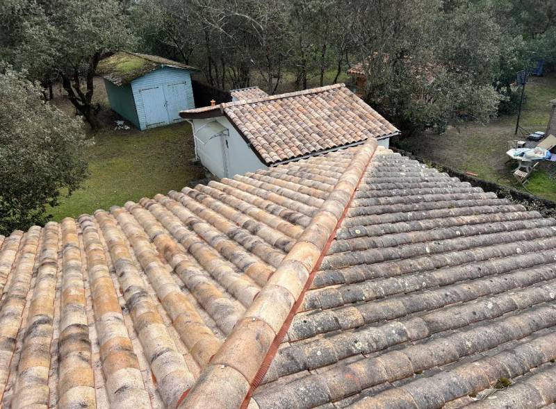 Société de démoussage de toiture à Grayan et l'Hôpital pour nettoyer une toiture de 300m2
