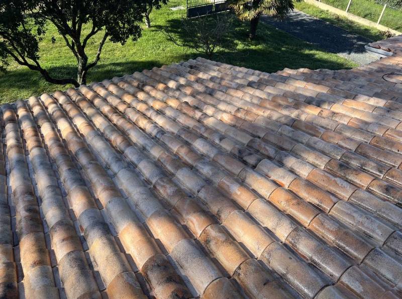 Société de traitement de toiture avec passage hydrofuge pour une maison soulacaise dans le Médoc