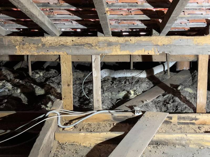 Traitement des bois de charpente contre la vrillette du bois par injection à Vensac 33