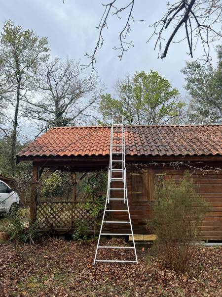 Traitement et démoussage de toiture à Queyrac en Gironde