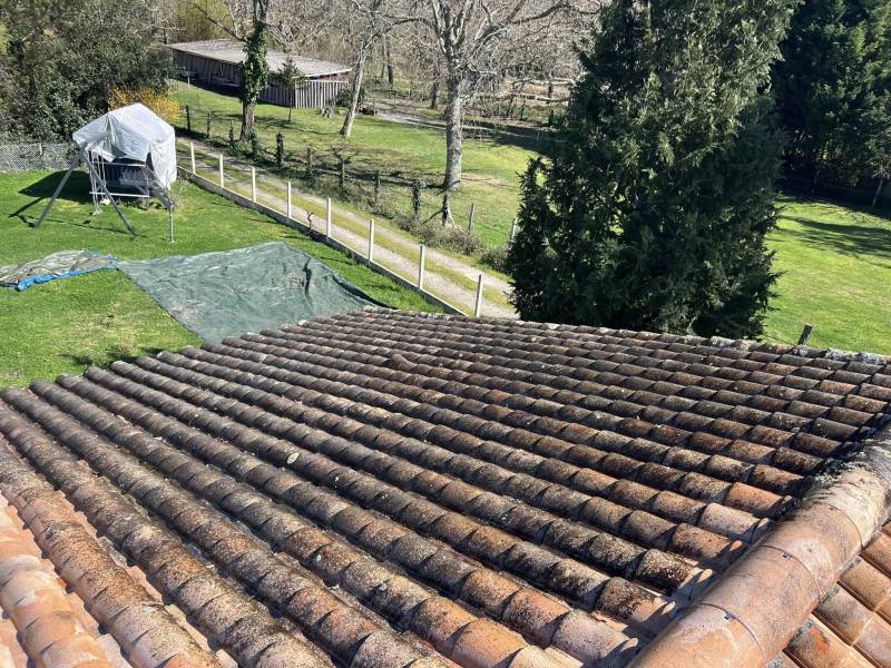 Devis nettoyage et démoussage de toiture par une société spécialisée à côté de Grayan et l'Hôpital 33