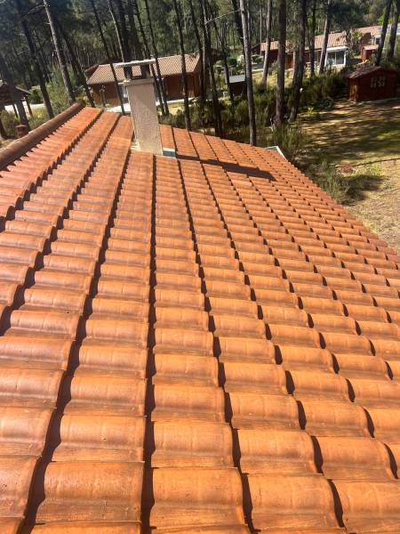 Nettoyage démoussage de toiture à Grayan-et-l’Hôpital (33) – Intervention au centre naturiste Euronat