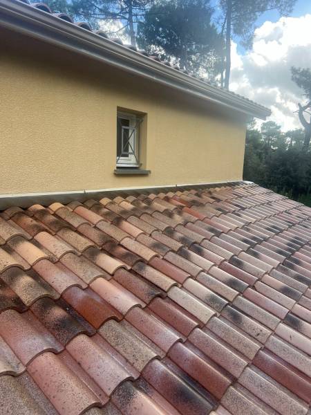 Rénovation de toiture et nettoyage de façade à Royan 17200 en Charente-Maritime