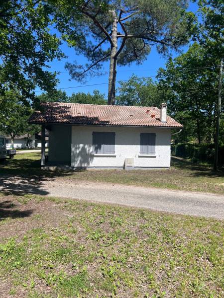 Nettoyage de toiture en 4 phases avec traitement hydrofuge à GRAYAN ET L'HOPITAL dans le Médoc en Gironde